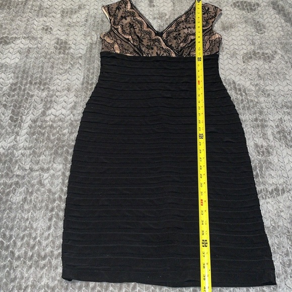 Signature Lana Stunning Formal Lace & Black Dress. Size 10 - Picture 3 of 10